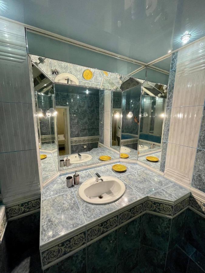 Great One Bed Right Near Opera House Apartamento Kiev Exterior foto