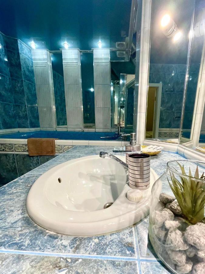 Great One Bed Right Near Opera House Apartamento Kiev Exterior foto