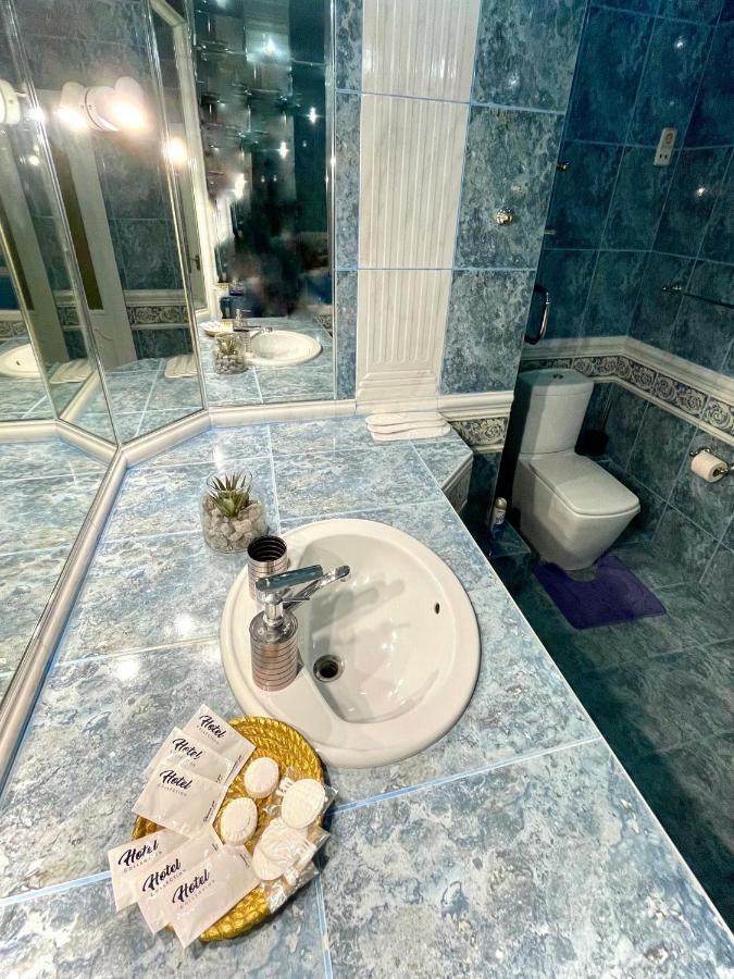 Great One Bed Right Near Opera House Apartamento Kiev Exterior foto