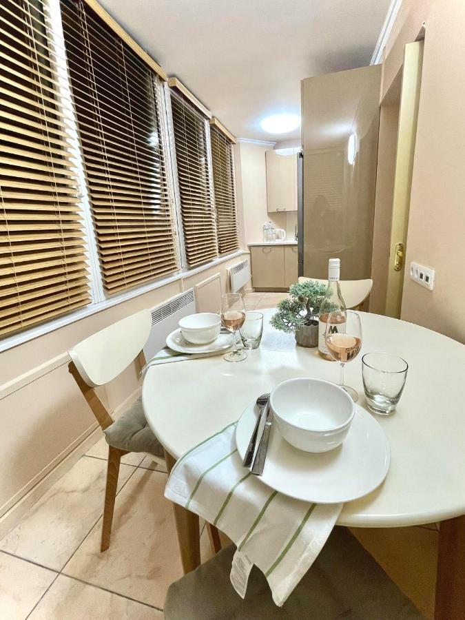 Great One Bed Right Near Opera House Apartamento Kiev Exterior foto